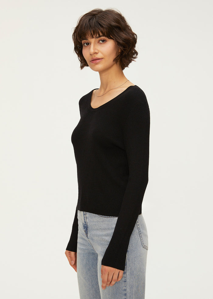 Women's U-Neck Wool Knitwear