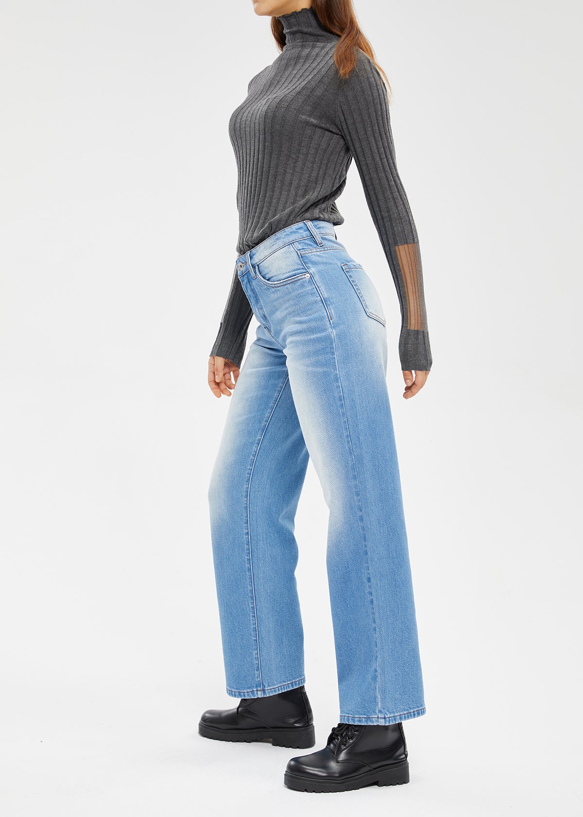 Women's Mid Rise Loose Jeans